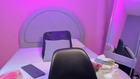 Snapshot of yeika_foxy chatting on 06.26.26 yeika_foxy online show from 06.26.26