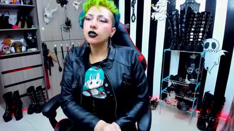 Snapshot of yelena_bondaje chatting on 12.20.24 Yelena online show from 12.20.24