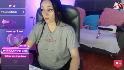Snapshot of yeliana_sexy chatting on 12.21.24 Valery  online show from 12.21.24