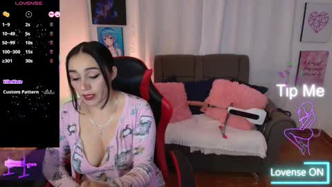 Snapshot of yeliana_sexy chatting on 09.19.25 Valery  online show from 09.19.25