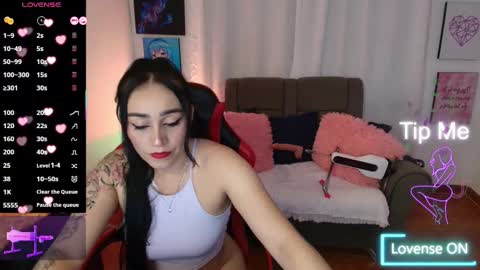 Snapshot of yeliana_sexy chatting on 09.21.25 Valery  online show from 09.21.25