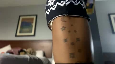 Ella Ts online show from 12.26.24