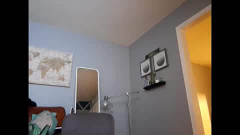 Ella Ts online show from 01.25.25