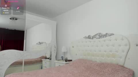 yennefer13 online show from 11.17.25