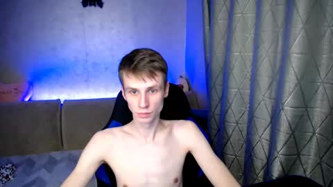 Snapshot of yes_cute_boy_ chatting on 03.10.25 Eden online show from 03.10.25