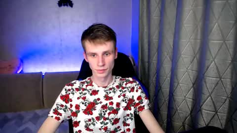 Snapshot of yes_cute_boy_ chatting on 03.11.25 Eden online show from 03.11.25