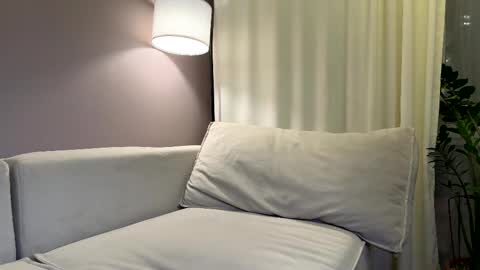 Snapshot of yes_mommy_zlata chatting on 10.12.25 Zlata online show from 10.12.25