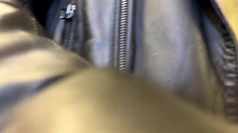 Snapshot of yes_mommy_zlata chatting on 11.17.25 Zlata online show from 11.17.25