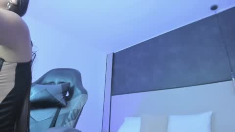 Snapshot of yesenia_bread chatting on 05.21.26 Y E S E online show from 05.21.26