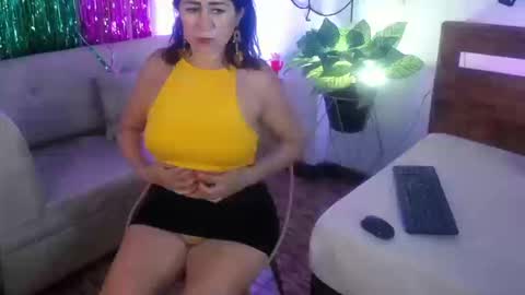 Snapshot of yeseniaa25_ chatting on 10.15.25 Yeseniaa25  online show from 10.15.25