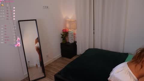 Snapshot of yess_kiki chatting on 10.05.25 Kiki online show from 10.05.25