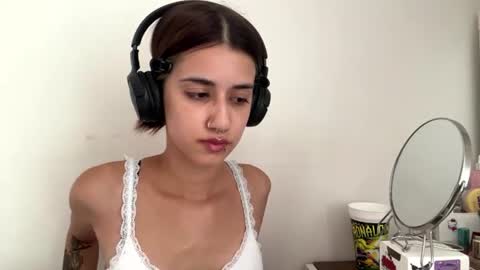 Snapshot of yettahagins chatting on 07.06.26 Julia 3 online show from 07.06.26