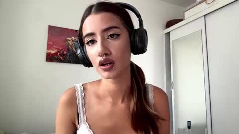 Snapshot of yettahagins chatting on 07.15.26 Julia 3 online show from 07.15.26