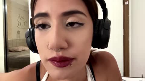 Snapshot of yettahagins chatting on 07.22.26 Julia 3 online show from 07.22.26