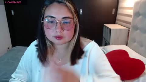 hii i am yini online show from 07.13.26
