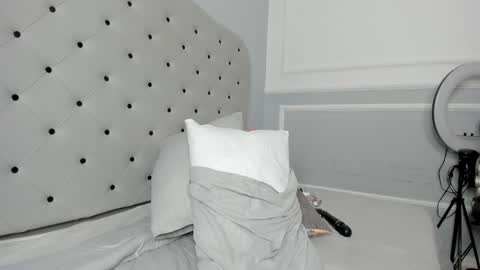 roxie reyes  online show from 01.25.25