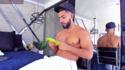 Yiyo online show from 12.14.25