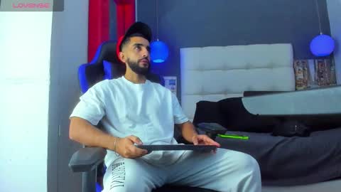 Yiyo online show from 12.15.25