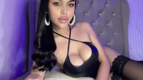 ylonagrae online show from 04.17.26