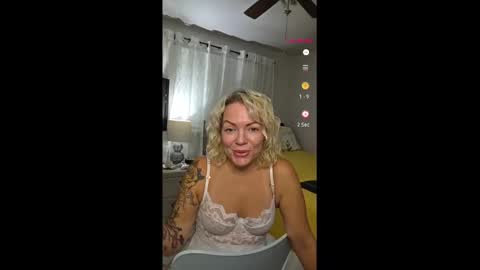 Yogiblondebangme online show from 10.08.25