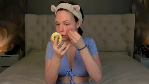 Snapshot of yona_wink chatting on 04.01.26 Yona online show from 04.01.26