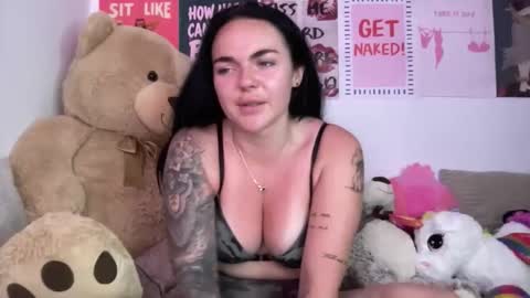 Snapshot of yorkshiregirlyy chatting on 05.26.26 Yorkshire Girly online show from 05.26.26