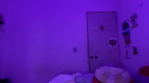 Snapshot of yorlenig692 chatting on 11.17.25 yorlenig692 online show from 11.17.25