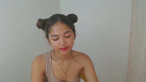 Snapshot of yosufloversweet chatting on 02.04.25 fin online show from 02.04.25