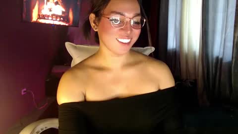 Snapshot of you_should_try chatting on 01.08.25 Denice online show from 01.08.25