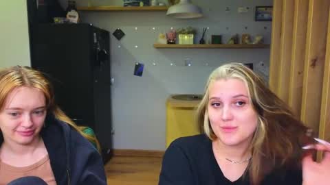 Snapshot of younona chatting on 05.25.26 Anna and Luna online show from 05.25.26