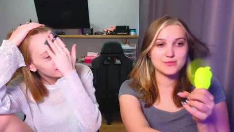 Snapshot of younona chatting on 06.06.26 Anna and Luna online show from 06.06.26