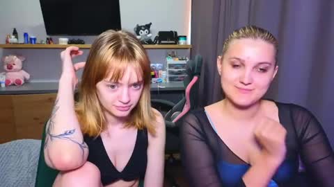 Snapshot of younona chatting on 06.07.26 Anna and Luna online show from 06.07.26