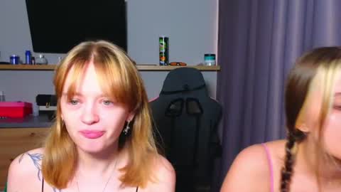 Snapshot of younona chatting on 07.22.26 Anna and Luna online show from 07.22.26