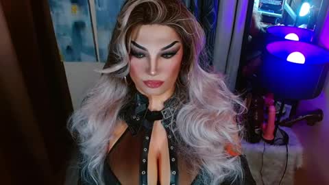 QUEEN MADISON  online show from 03.30.26