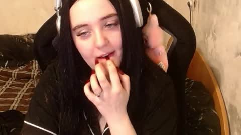 Snapshot of your_8a8y chatting on 09.18.25 your_8a8y online show from 09.18.25