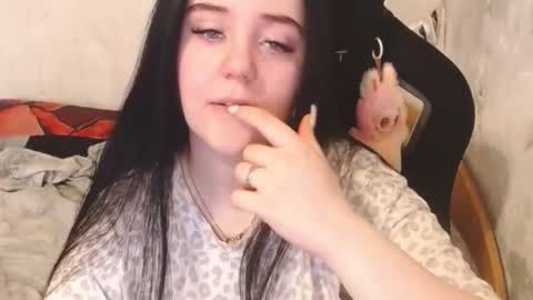 Snapshot of your_8a8y chatting on 10.01.25 your_8a8y online show from 10.01.25