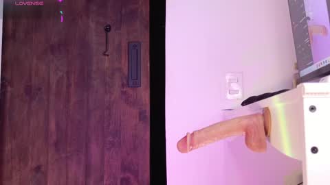 Snapshot of your_dream1217 chatting on 02.15.25 Valery online show from 02.15.25