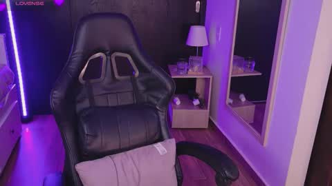 Snapshot of your_dream1217 chatting on 11.06.25 Valery online show from 11.06.25