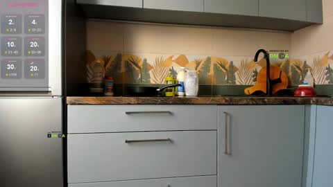 Snapshot of your_dream_alice chatting on 02.22.25 Alice online show from 02.22.25