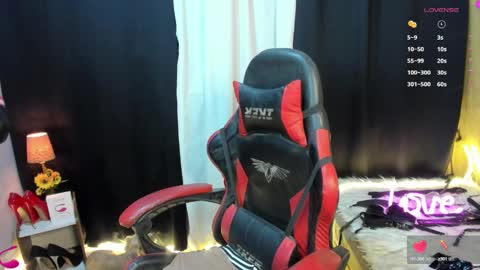 Snapshot of your_dreamasian chatting on 02.02.25 YourSeductiveWife online show from 02.02.25