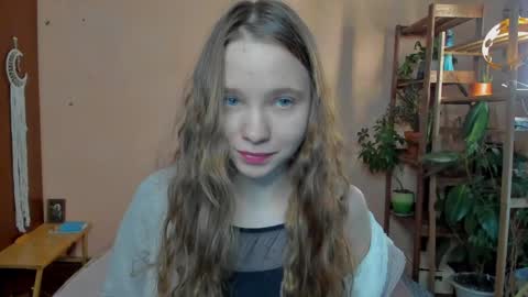 Snapshot of your_leslie chatting on 05.30.26 Leslie online show from 05.30.26