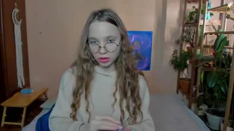 Snapshot of your_leslie chatting on 06.10.26 Leslie online show from 06.10.26