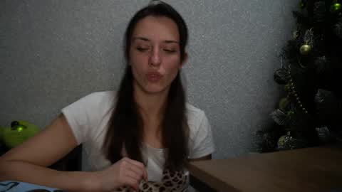 Snapshot of your_little_flexible_girl chatting on 12.23.24 Meri online show from 12.23.24