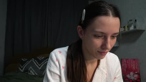 Snapshot of your_little_flexible_girl chatting on 01.04.25 Meri online show from 01.04.25