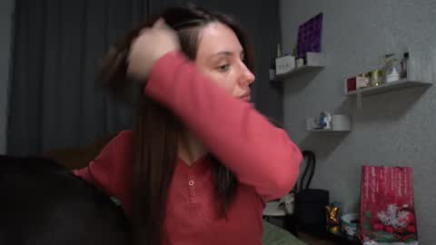 Snapshot of your_little_flexible_girl chatting on 01.04.25 Meri online show from 01.04.25