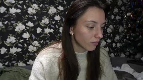 Snapshot of your_little_flexible_girl chatting on 01.12.25 Meri online show from 01.12.25