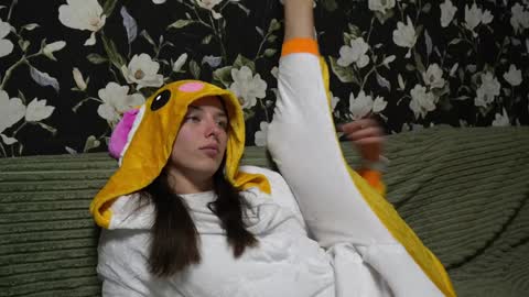 Snapshot of your_little_flexible_girl chatting on 01.18.25 Meri online show from 01.18.25