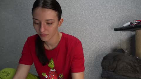 Snapshot of your_little_flexible_girl chatting on 01.23.25 Meri online show from 01.23.25