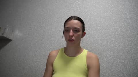 Snapshot of your_little_flexible_girl chatting on 02.04.25 Meri online show from 02.04.25