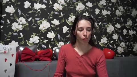 Snapshot of your_little_flexible_girl chatting on 02.15.25 Meri online show from 02.15.25
